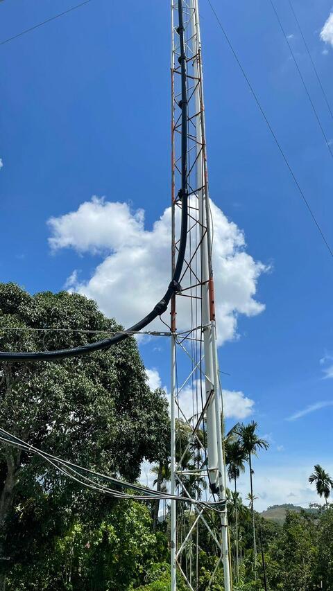 Pemancar Tiang 